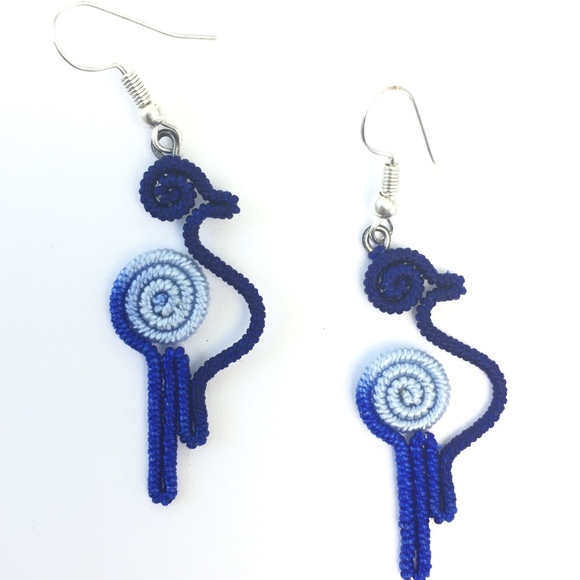 🌿FREE with Purchase 🌿Parrot Earrings - Picture 2 of 5